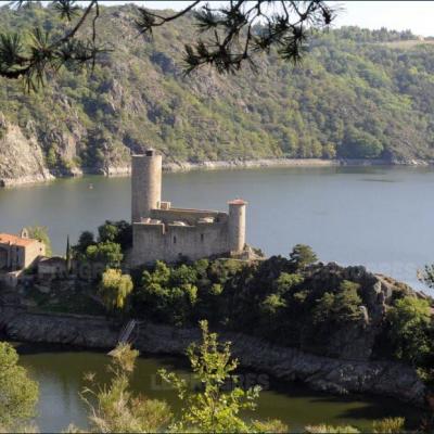 Château de Grangent et la presqu’île des Camaldules